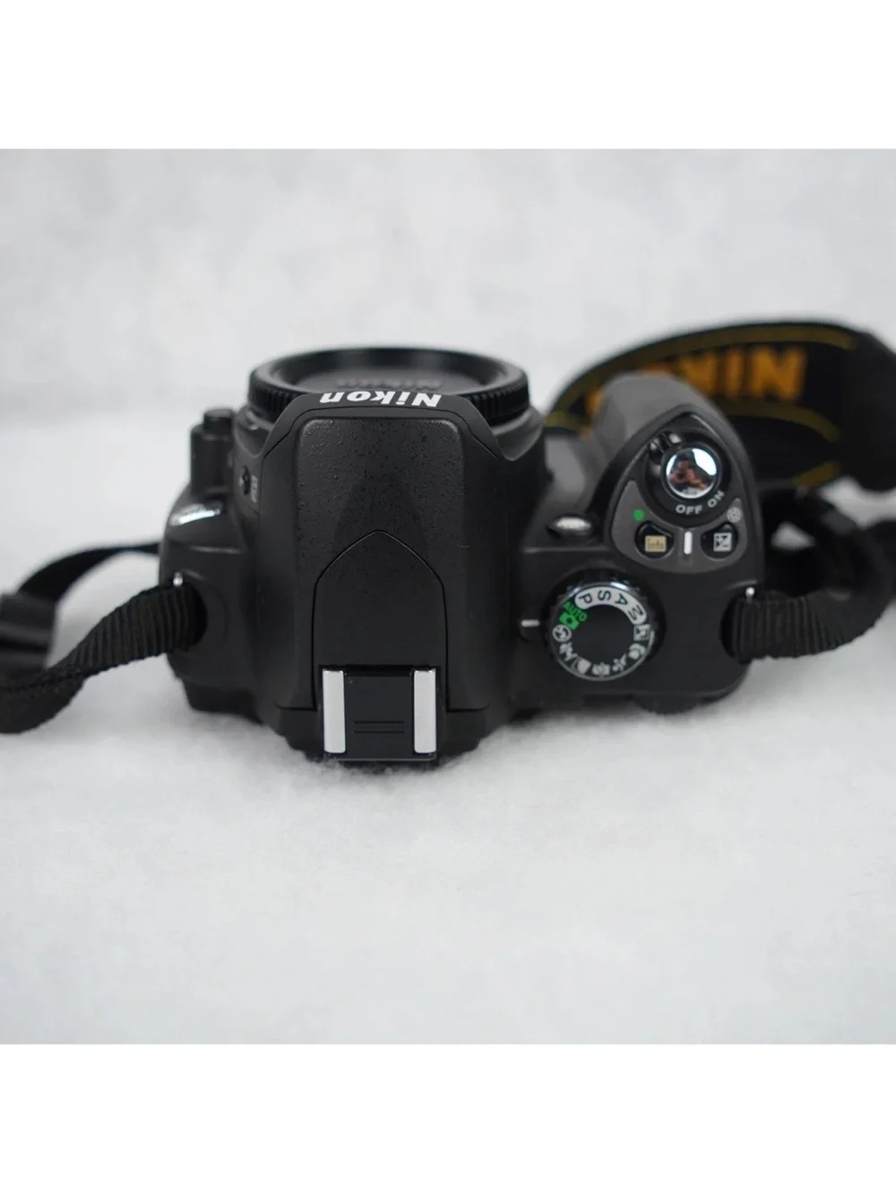 Nikon D40x DSLR Camera 10.2MP Nikon AFS 18-55mm Lens W/ 2 Batterries Bag Mint